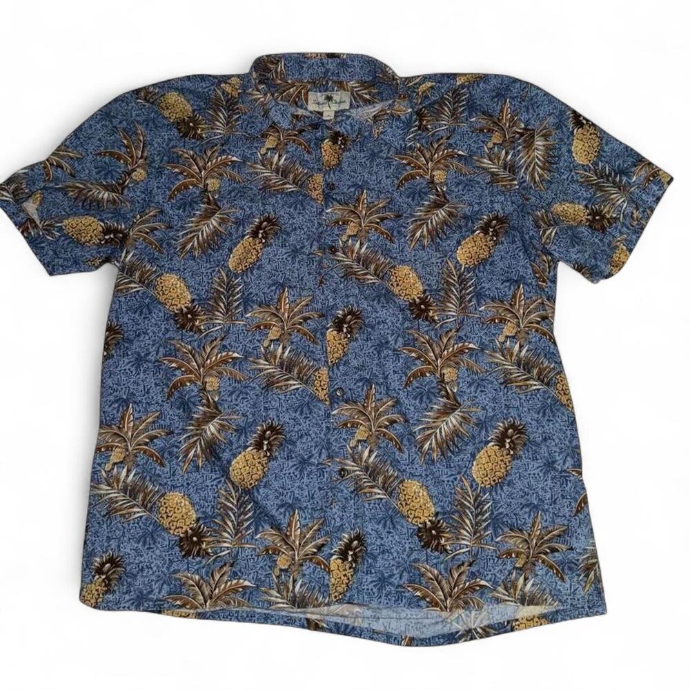 Vintage 00s pineapple resort